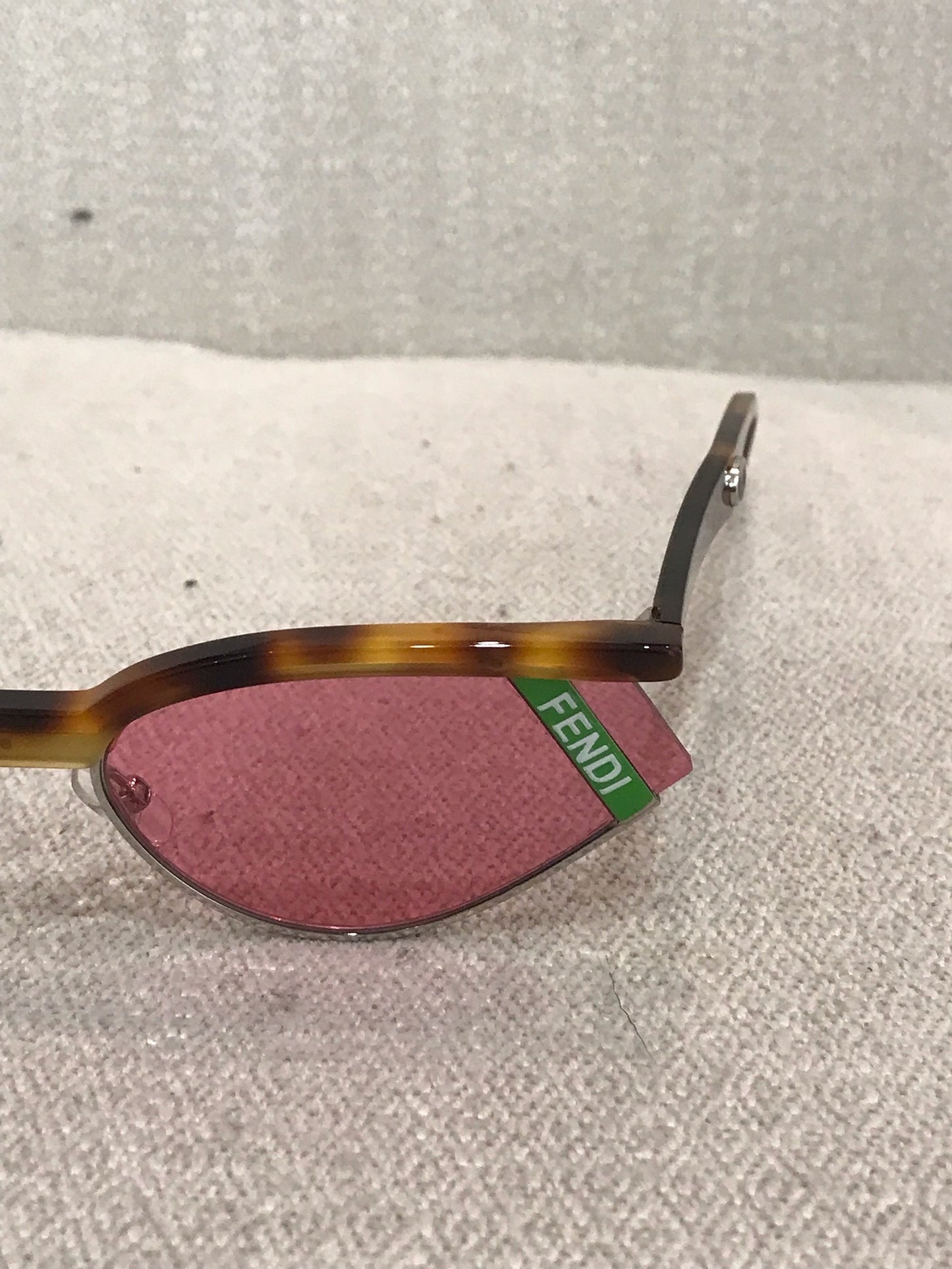 Lunettes Fendi roses Neuves