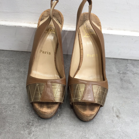 Escarpins Christian Louboutin camels T.37,5