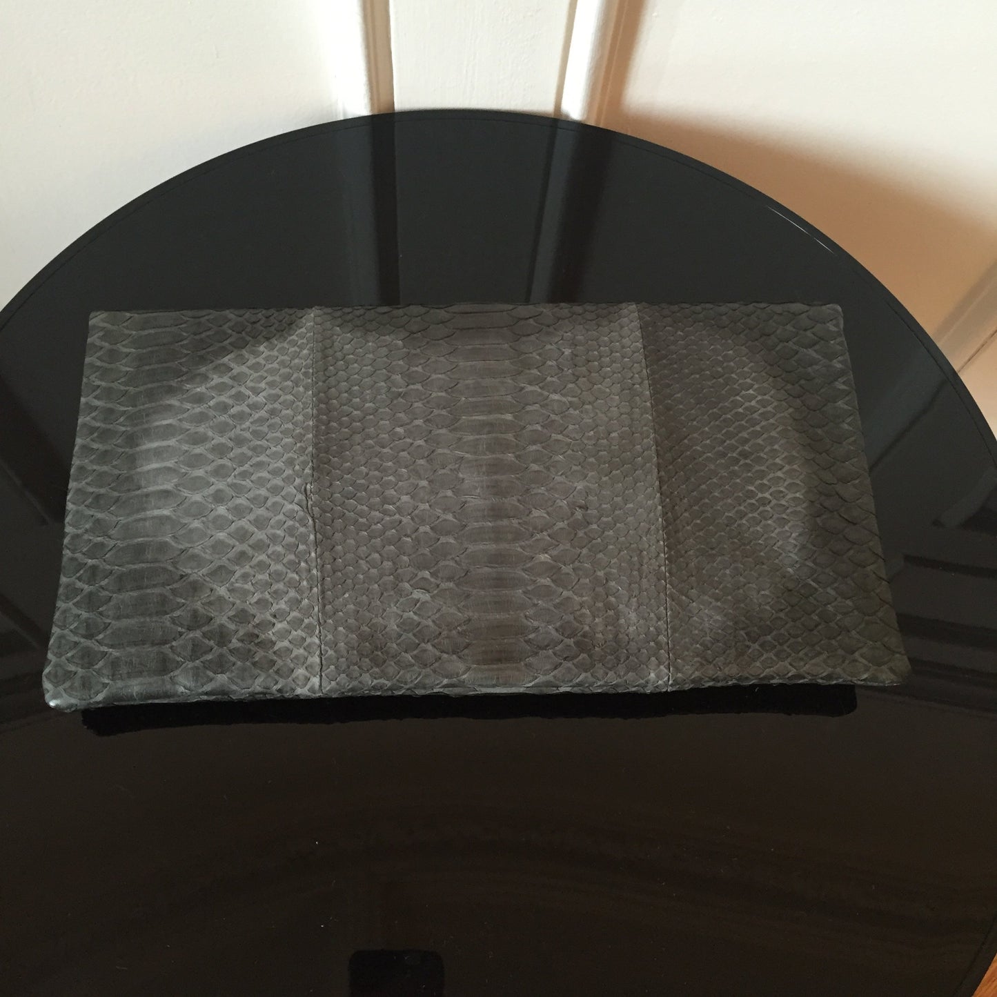 Pochette en python gris