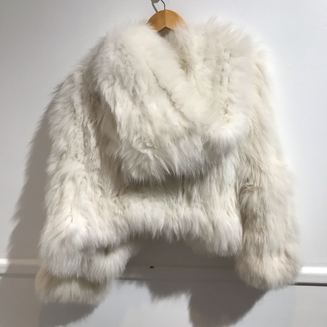 Fourrure Armani blanche T.40