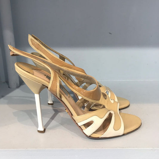 Sandales Prada beiges T.37,5