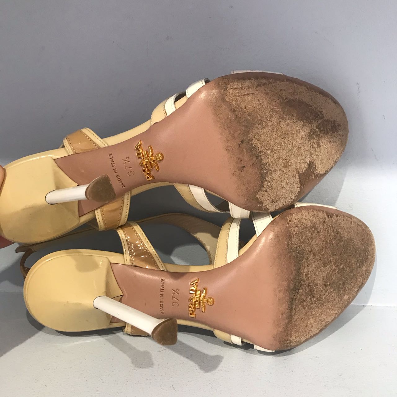 Sandales Prada beiges T.37,5
