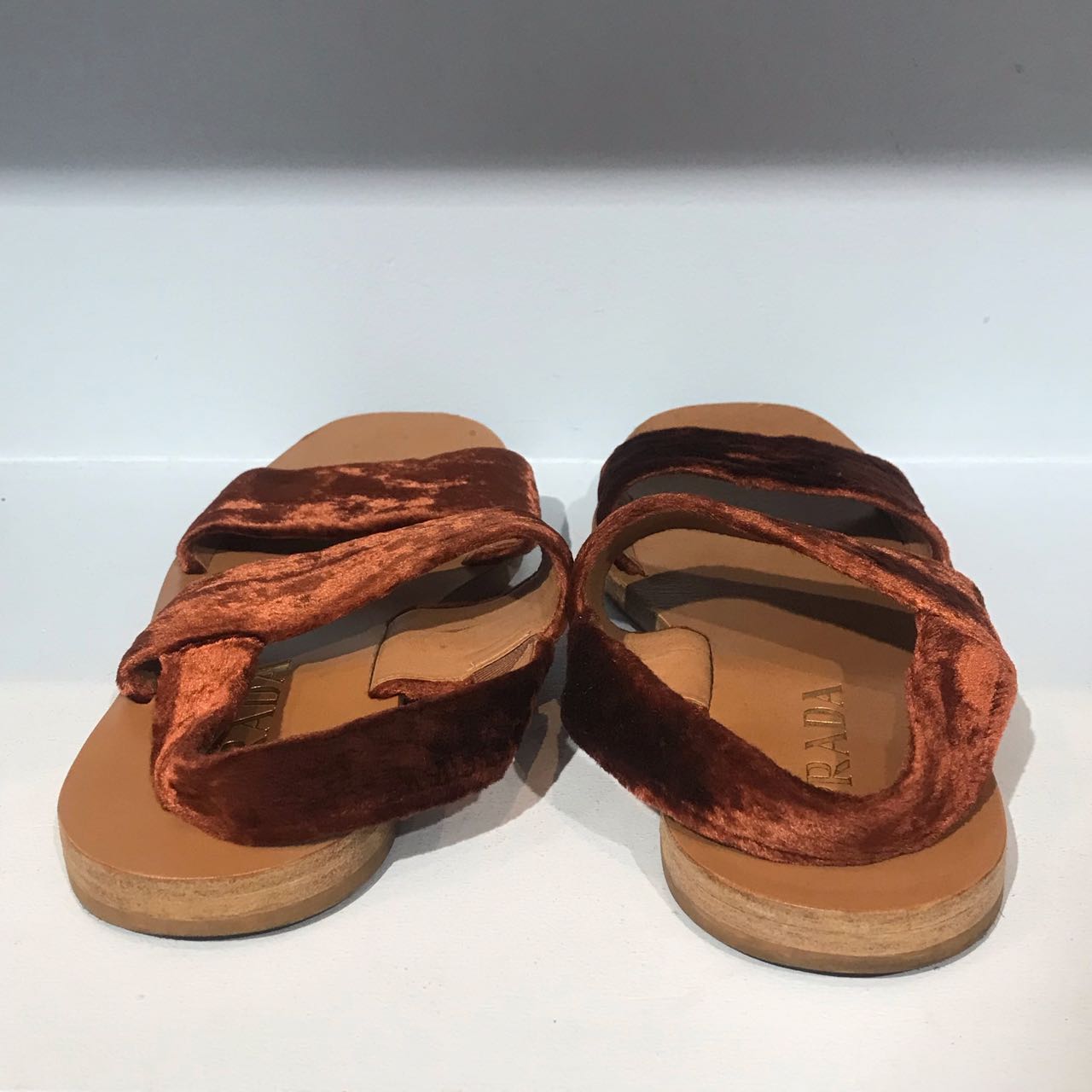 Sandales Prada velours T.36