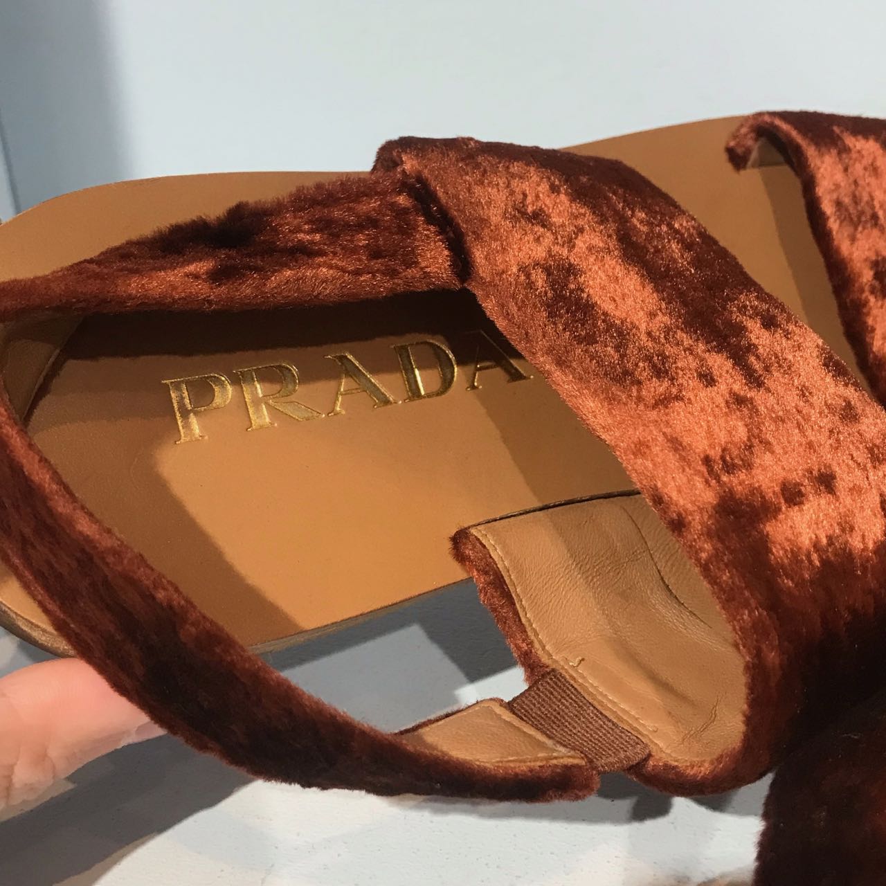 Sandales Prada velours T.36