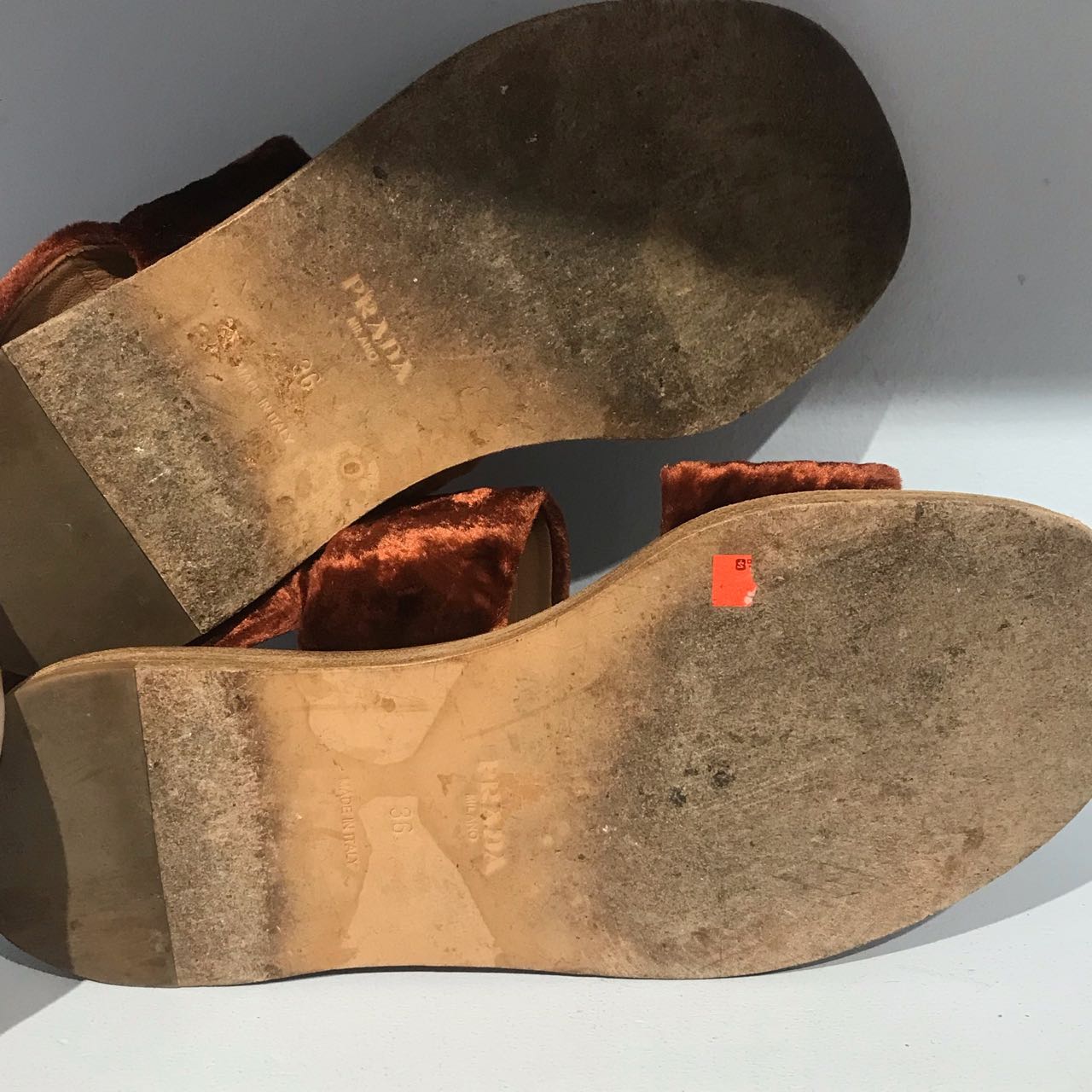 Sandales Prada velours T.36