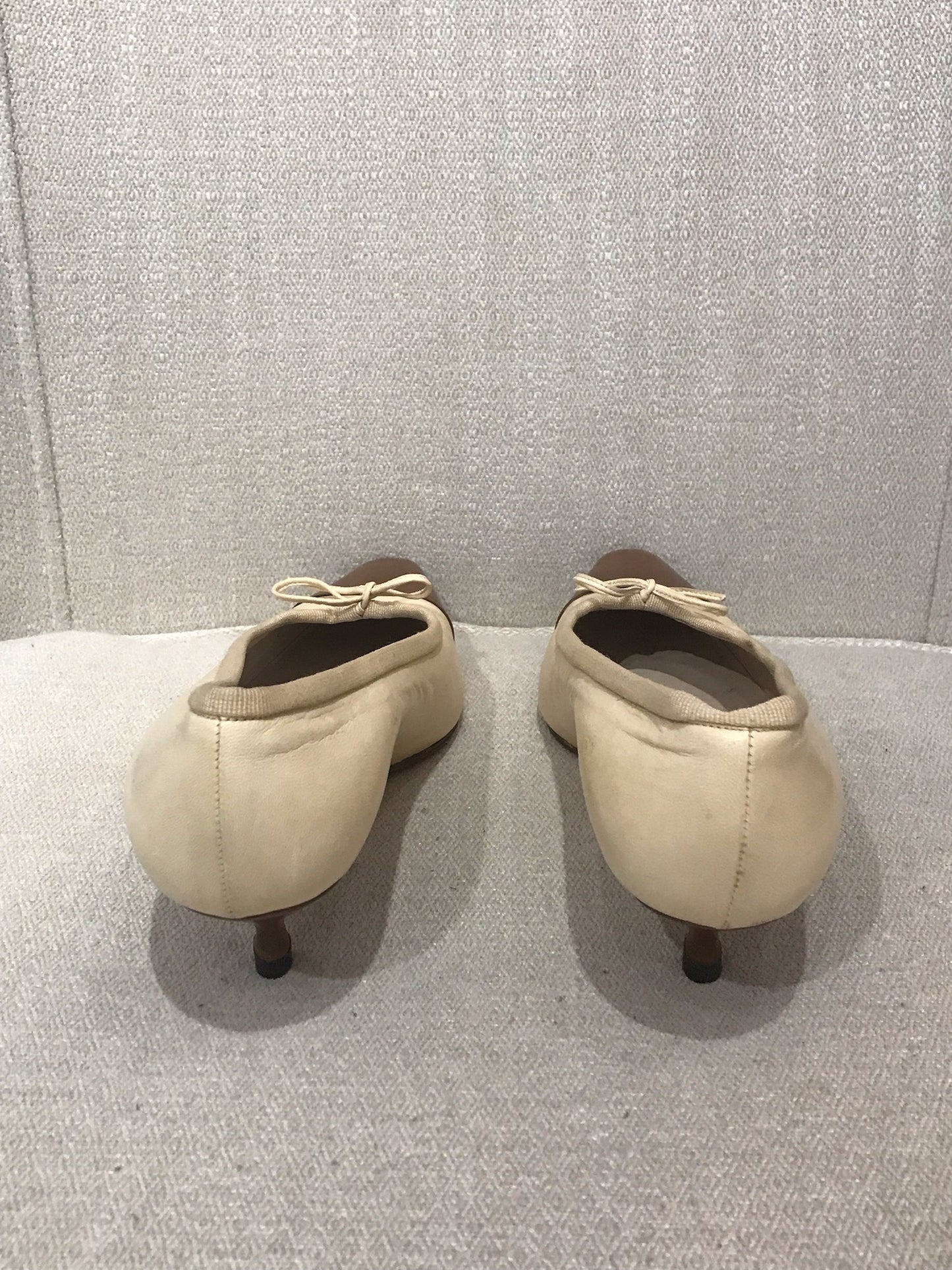 Escarpins Chanel beige T.37,5