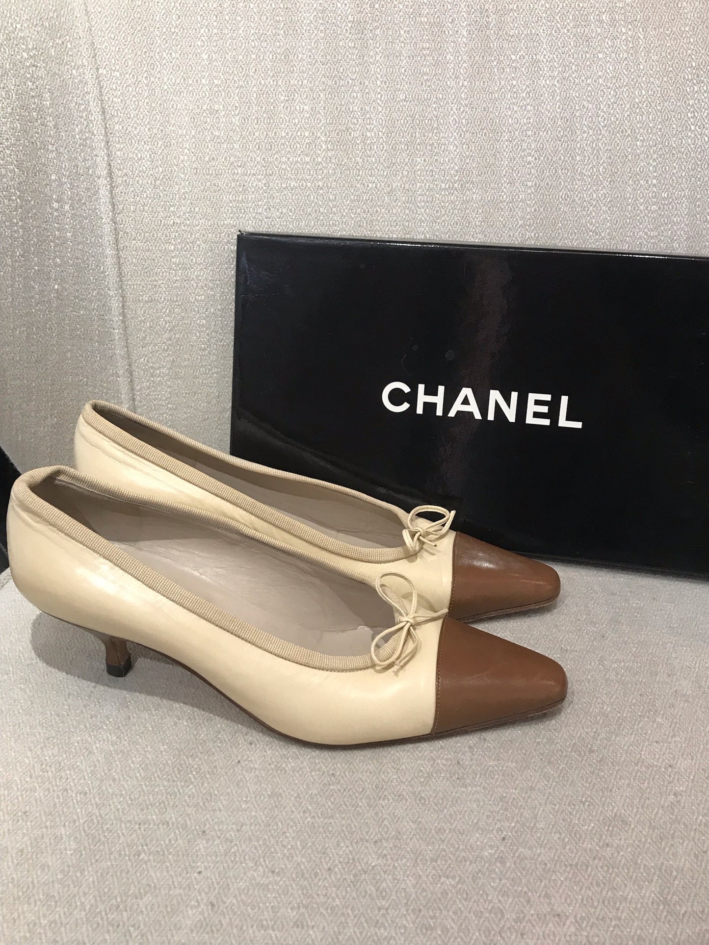 Escarpins Chanel beige T.37,5