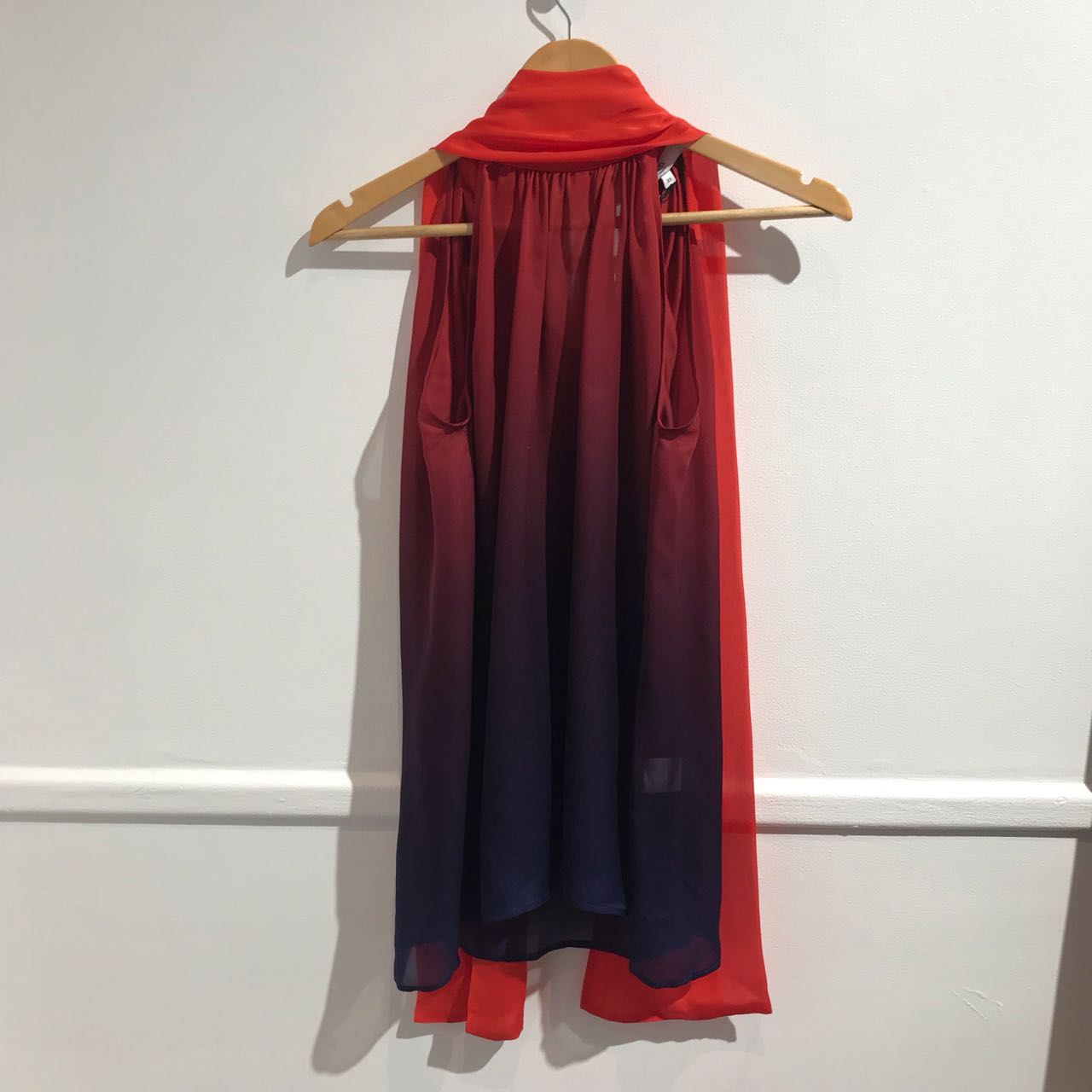 Top Oud rouge T.XS NEUF