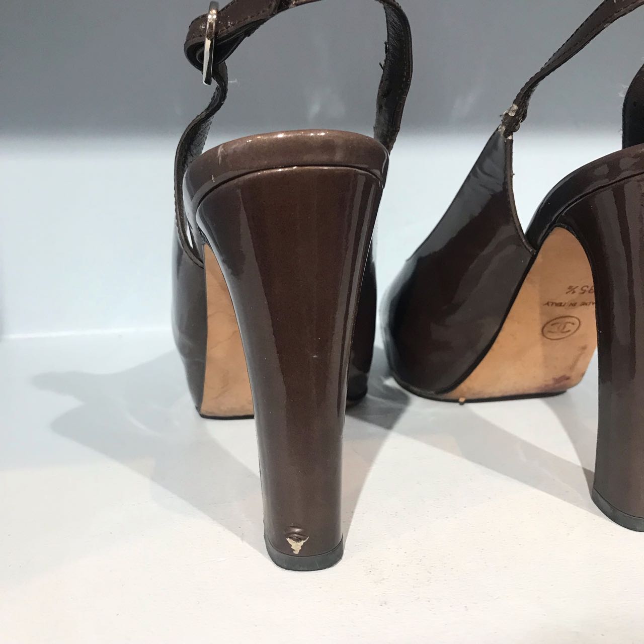 Escarpins Chanel gris T.35,5