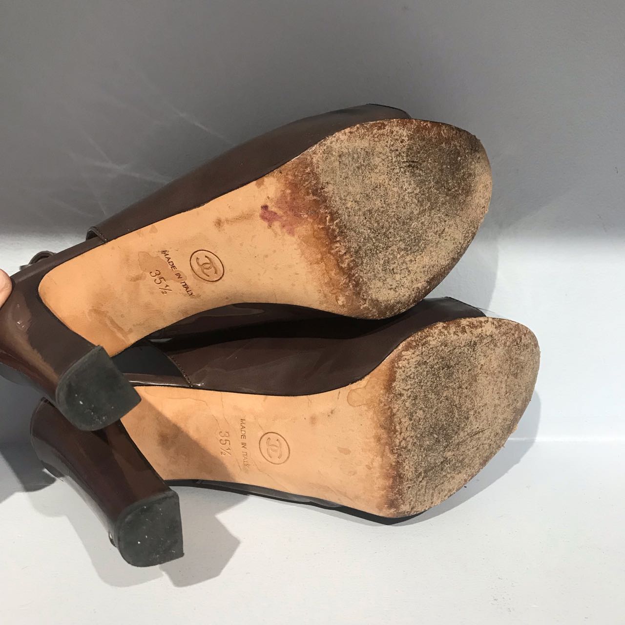 Escarpins Chanel gris T.35,5
