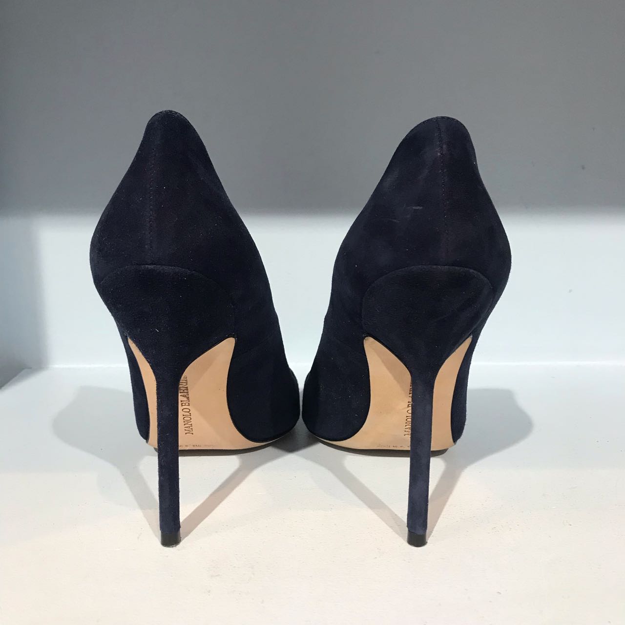 Escarpins Manolo Blahnik bleu marine T.35
