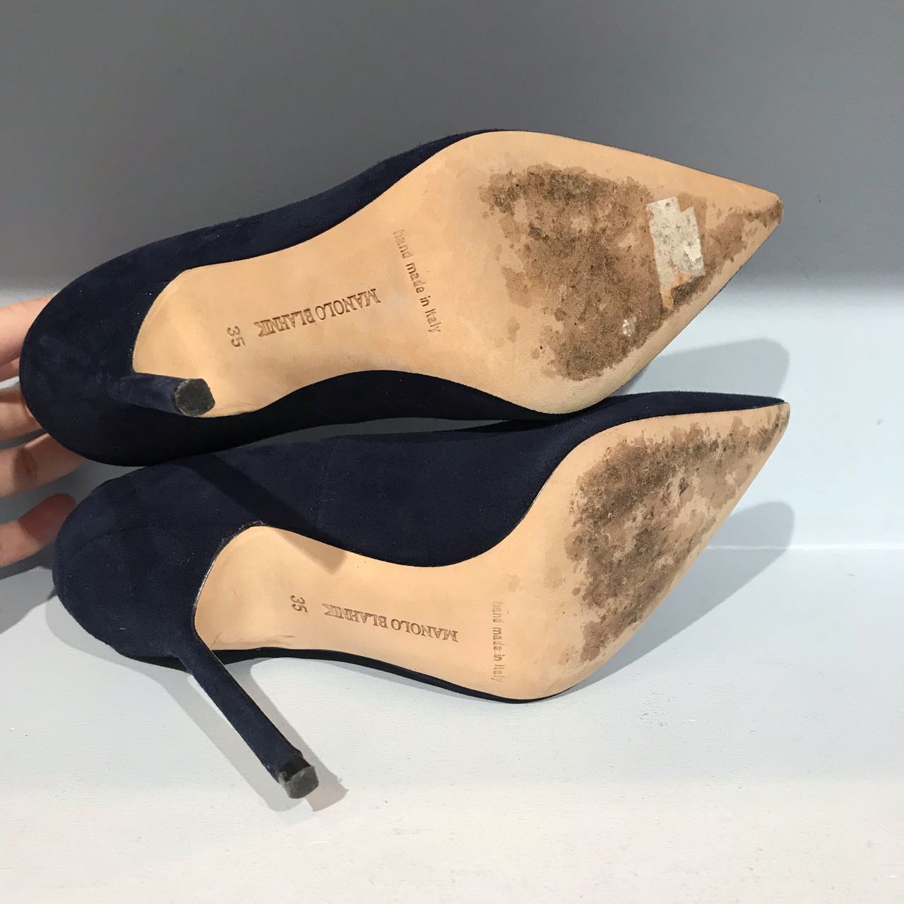 Escarpins Manolo Blahnik bleu marine T.35