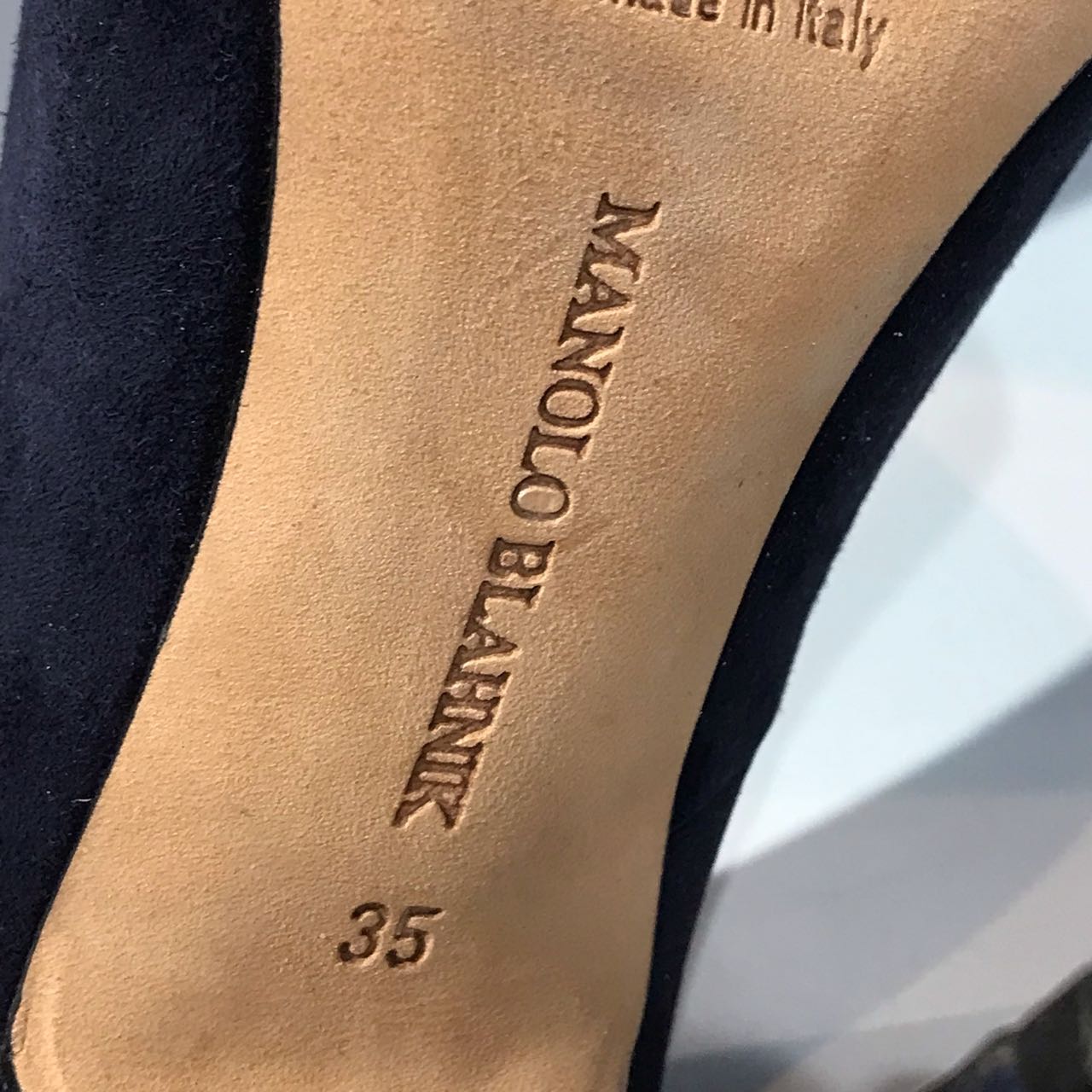 Escarpins Manolo Blahnik bleu marine T.35