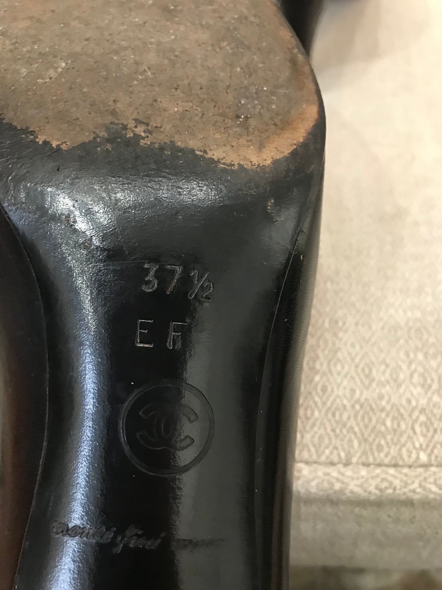 Escarpins Chanel noires bout lézard T.37,5