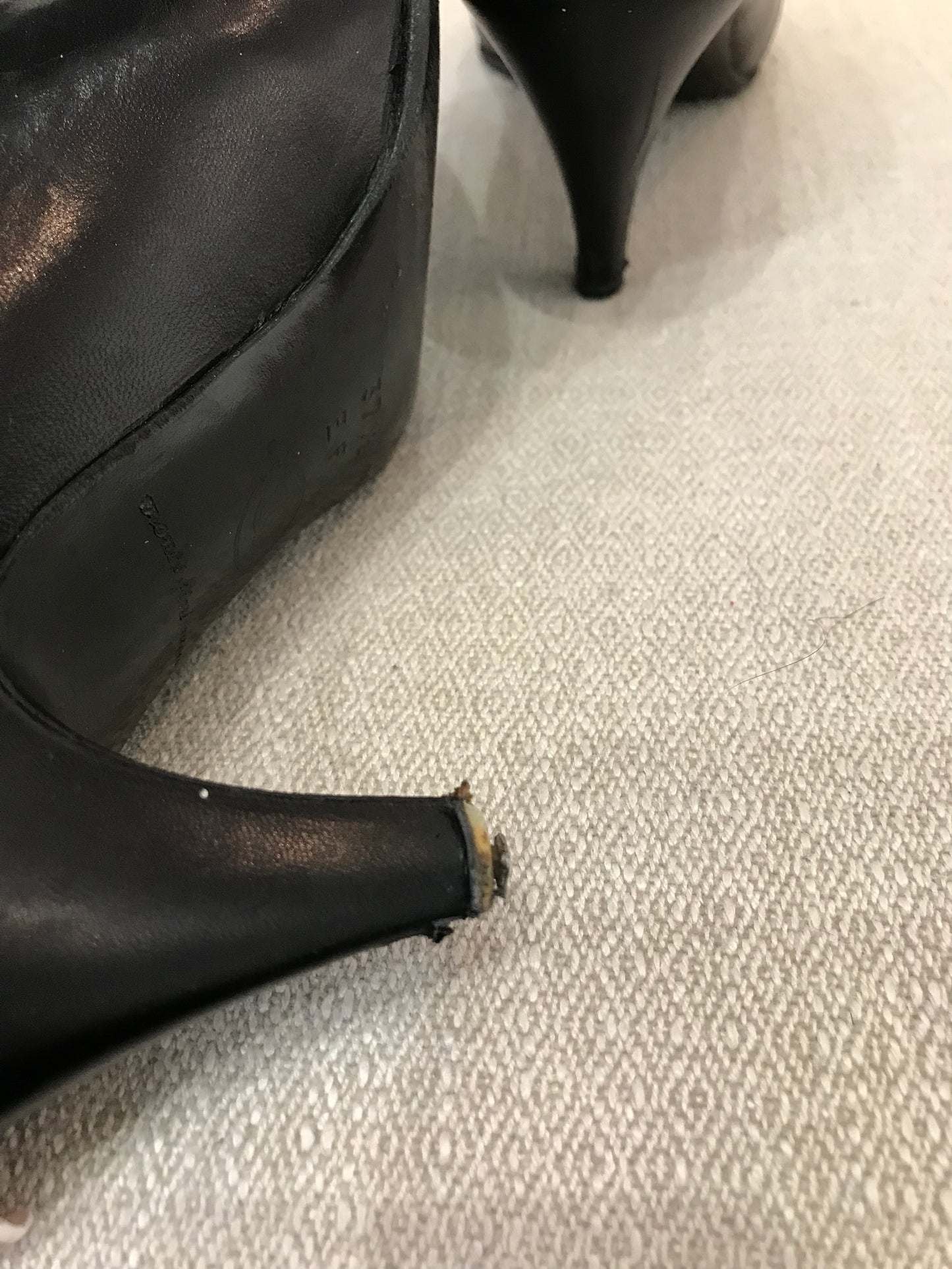 Escarpins Chanel noires bout lézard T.37,5