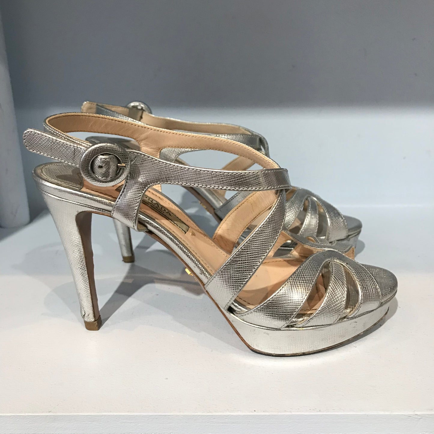 Sandales Prada argents T.35