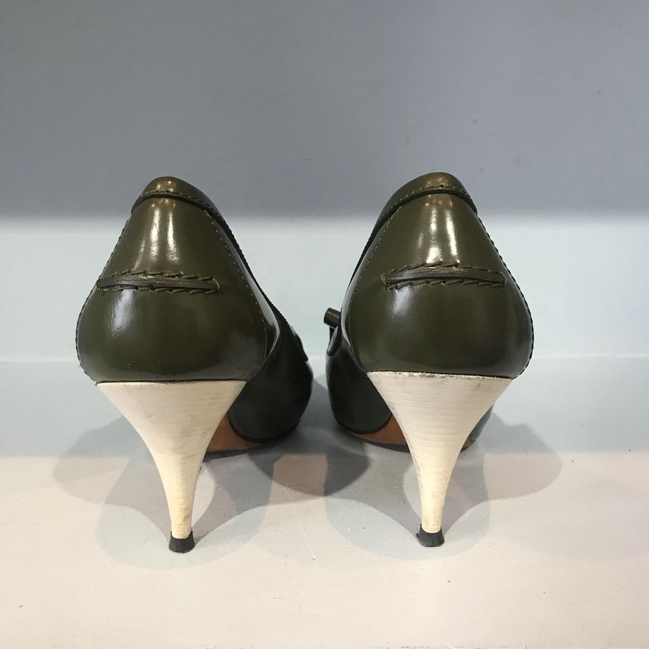 Escarpins Celine kaki T.40