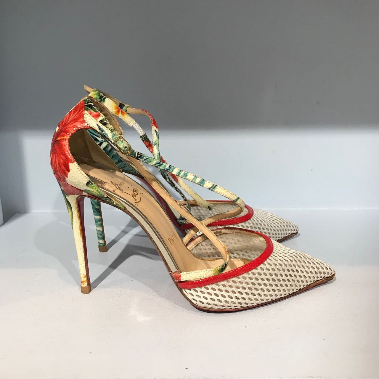 Escarpins Christian Louboutin T.37,5