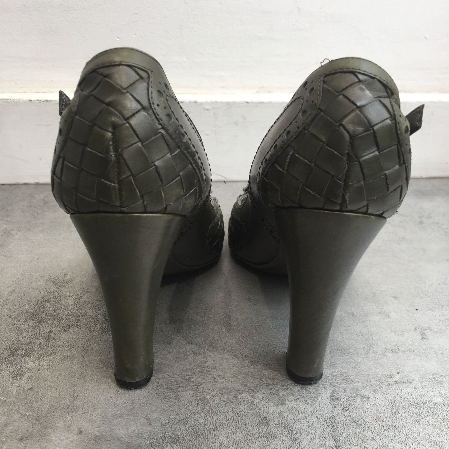 Escarpins Bottega Veneta kaki T.37,5