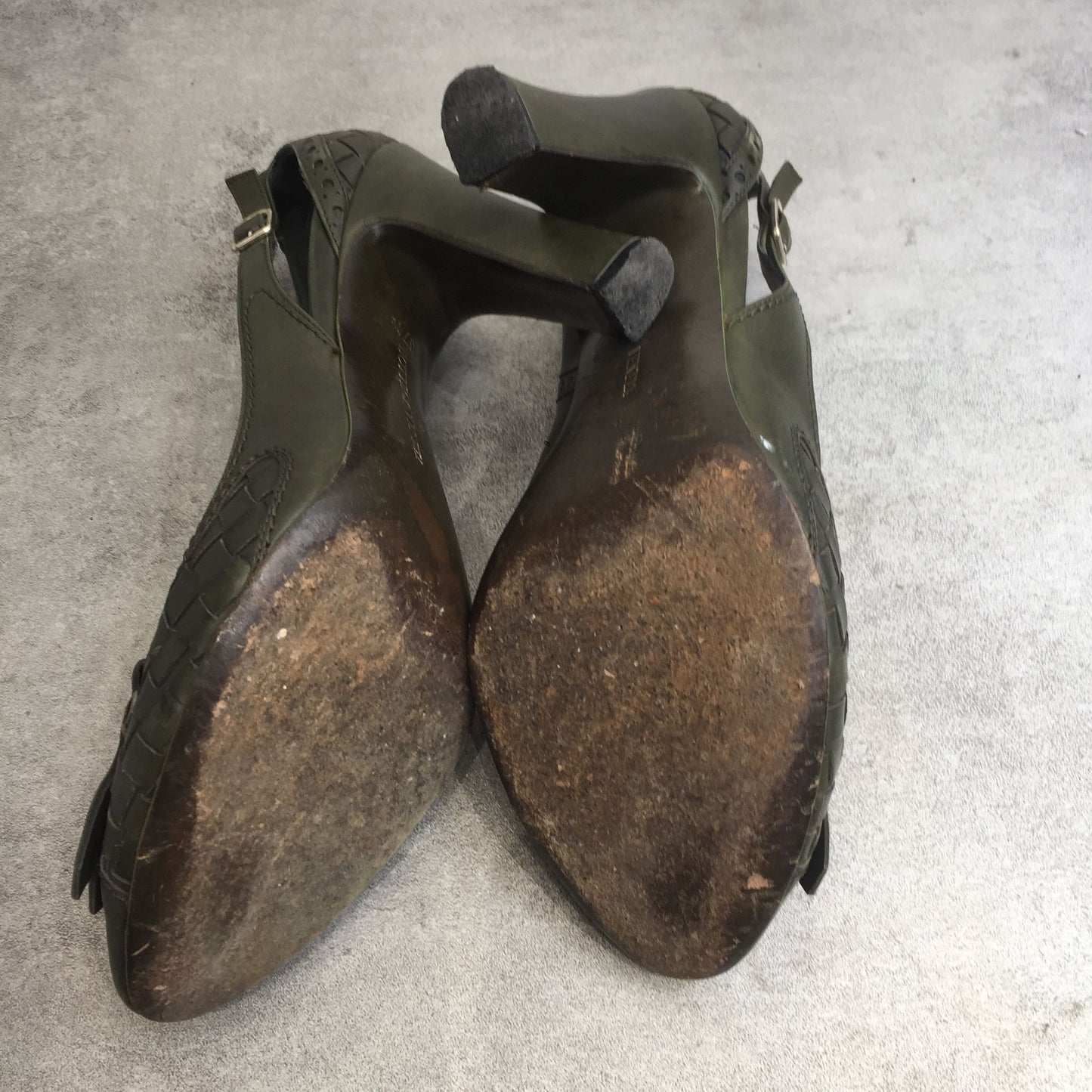 Escarpins Bottega Veneta kaki T.37,5
