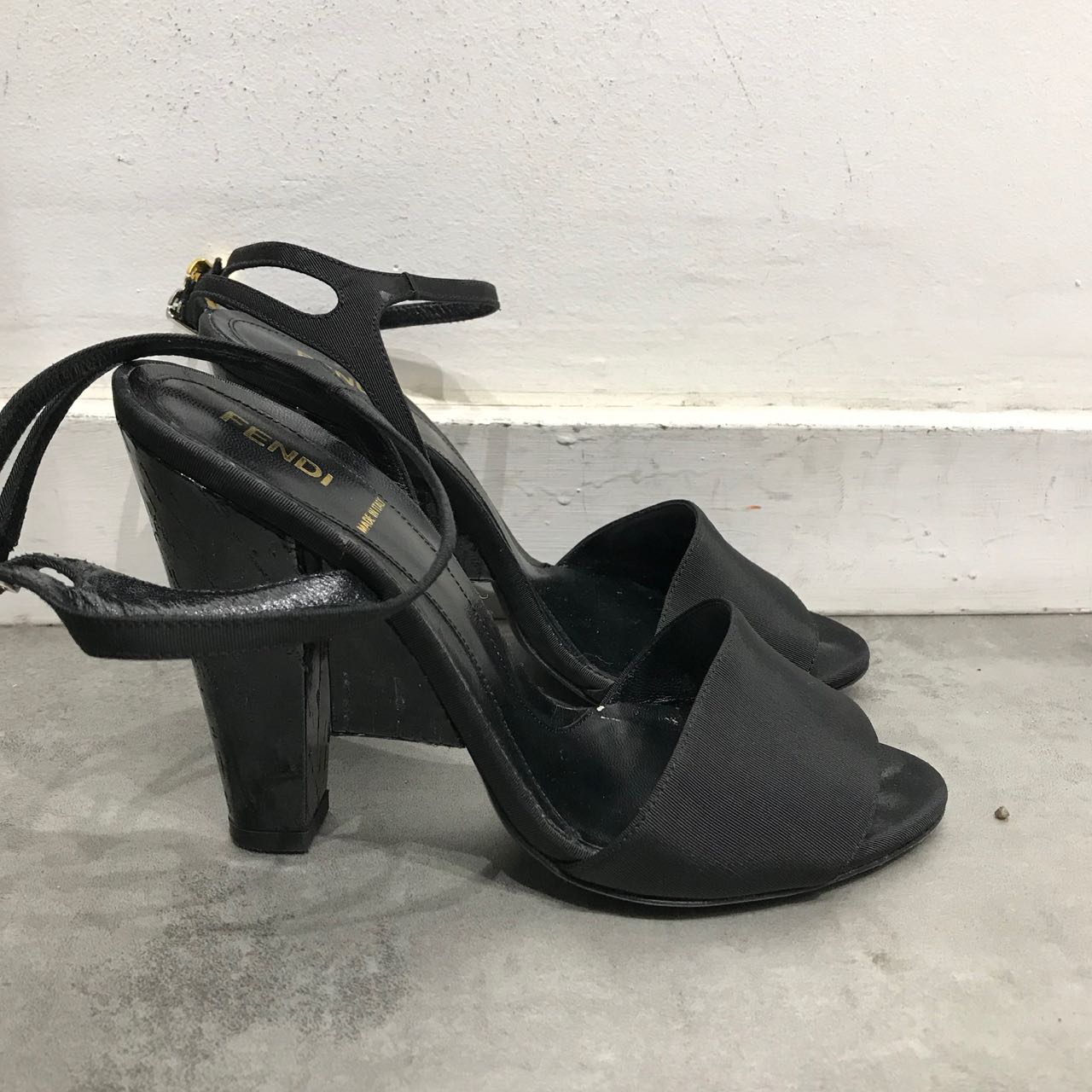 Sandales Fendi noires T.38