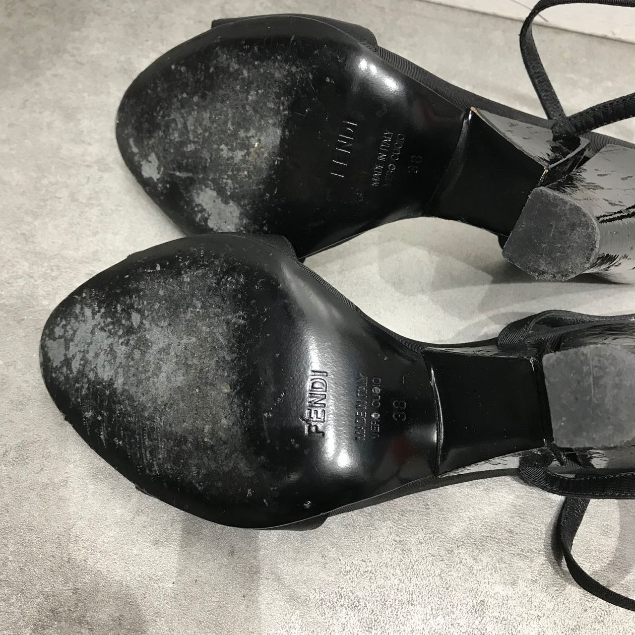 Sandales Fendi noires T.38