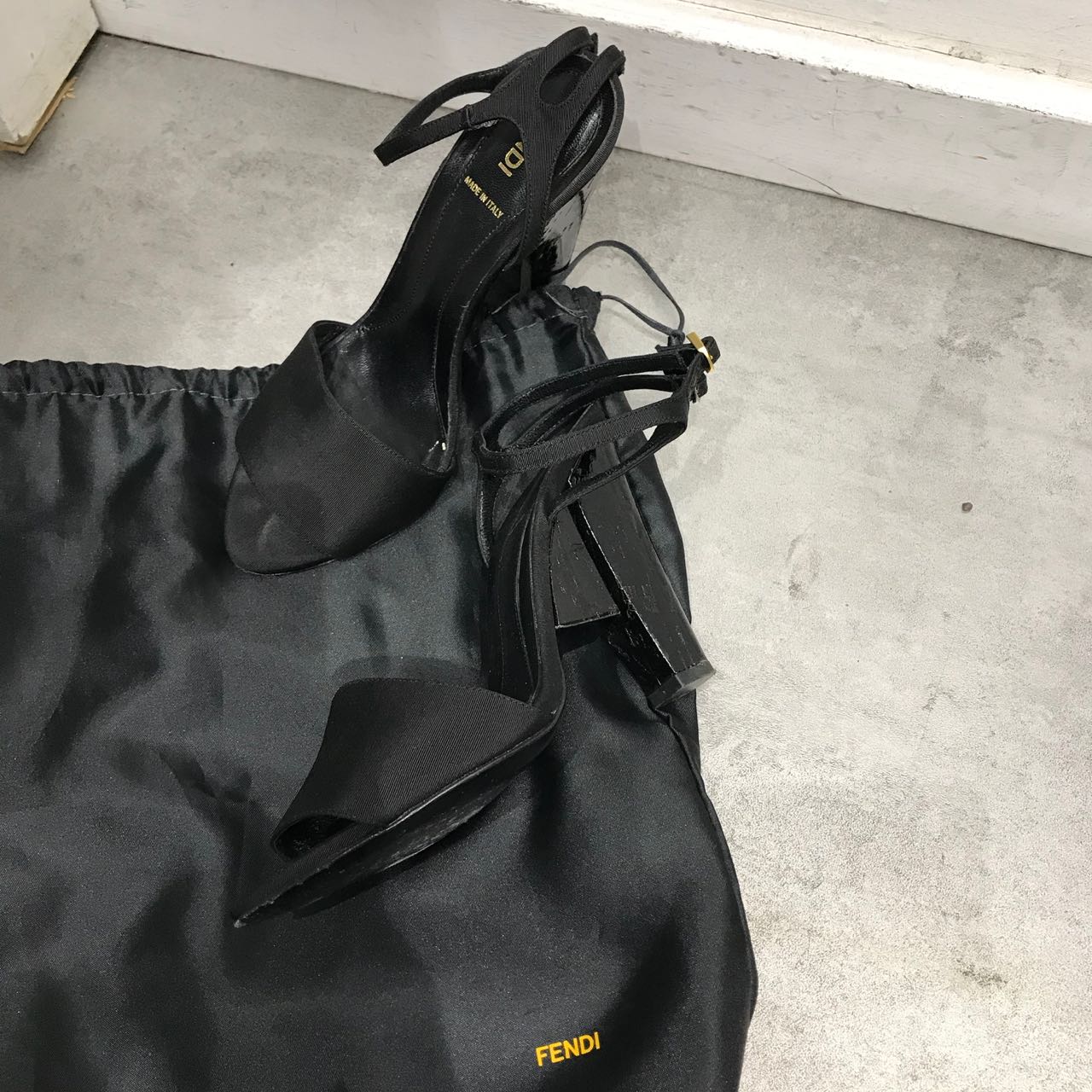 Sandales Fendi noires T.38