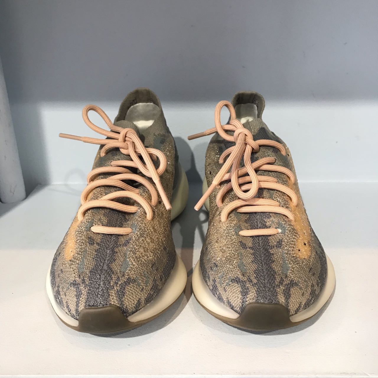 Baskets Yeezy Boost 380 T.38,5
