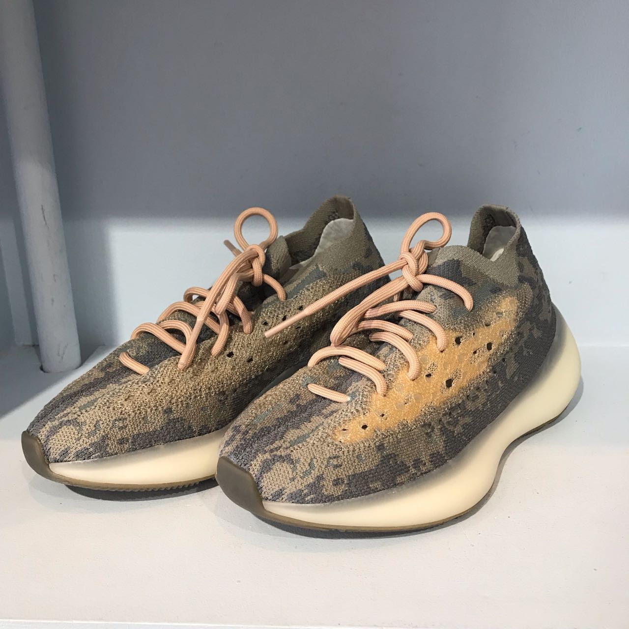 Baskets Yeezy Boost 380 T.38,5