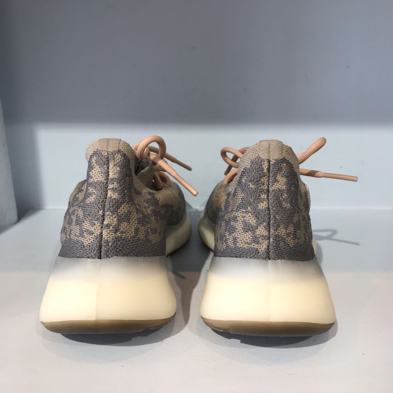 Baskets Yeezy Boost 380 T.38,5