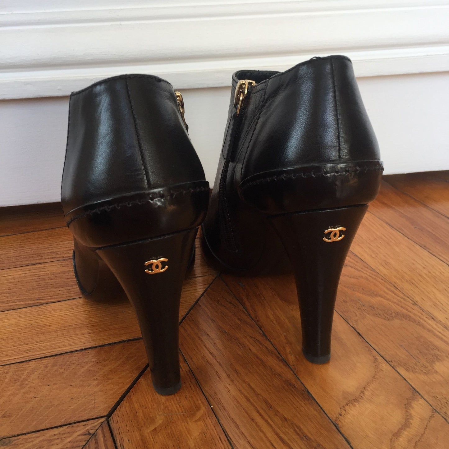 Boots Chanel noires T.36