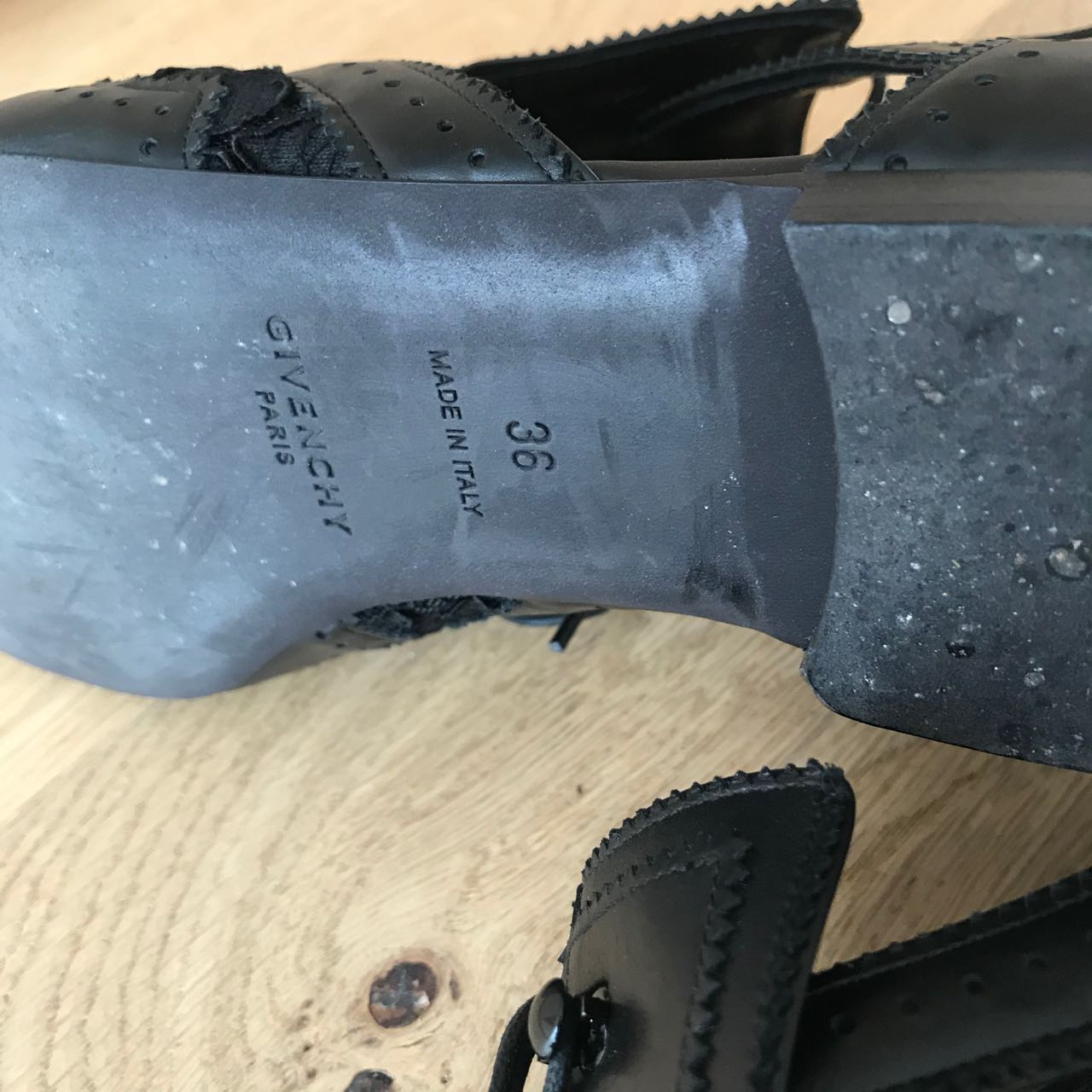 Sandales Givenchy noires T.36