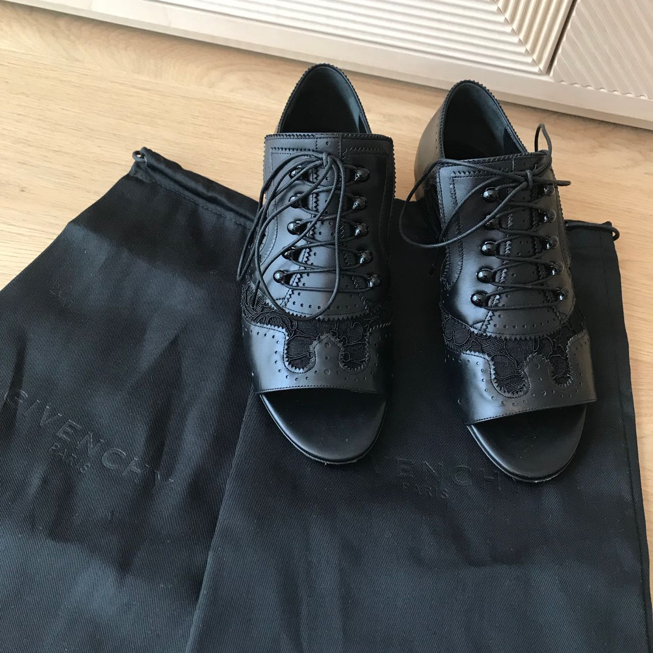 Sandales Givenchy noires T.36