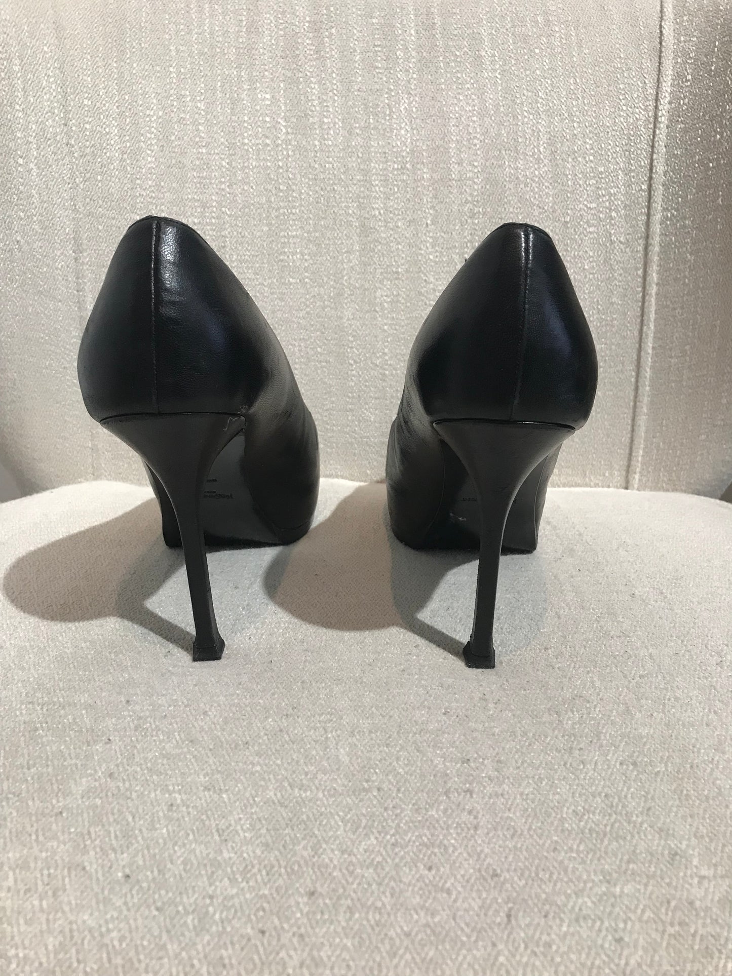 Escarpins Yves Saint Laurent noirs T.38