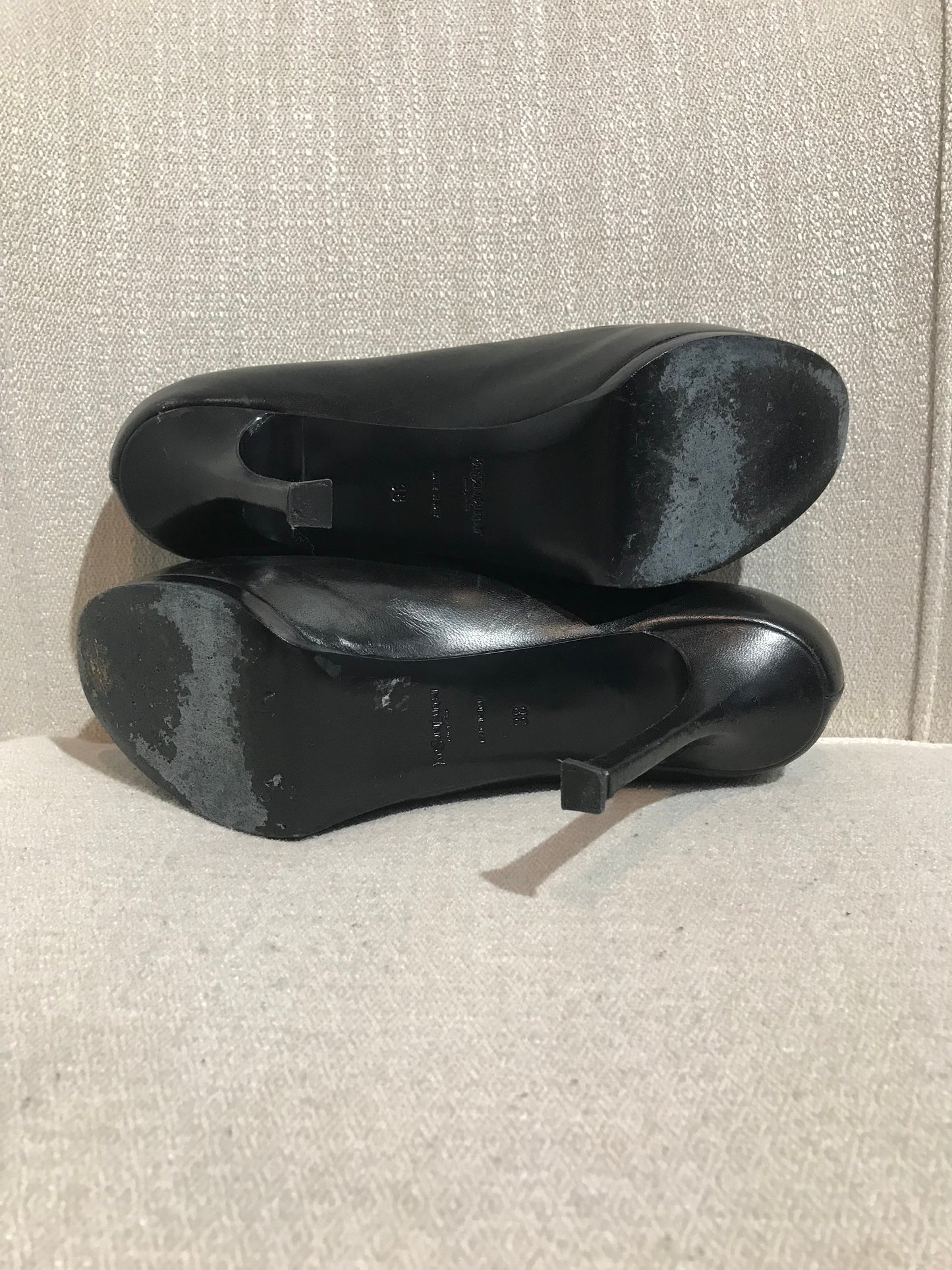 Escarpins Yves Saint Laurent noirs T.38