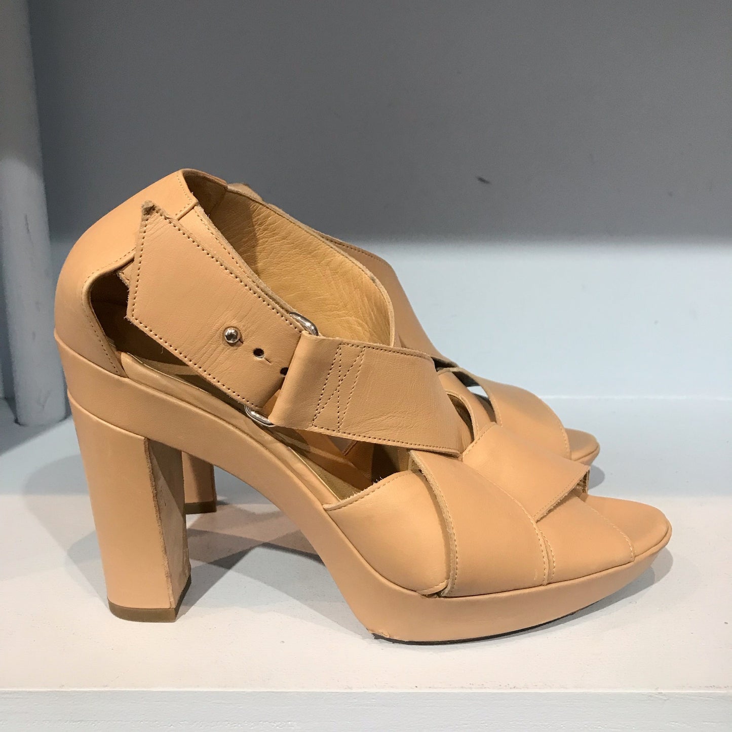 Sandales Hermes beiges T.36,5