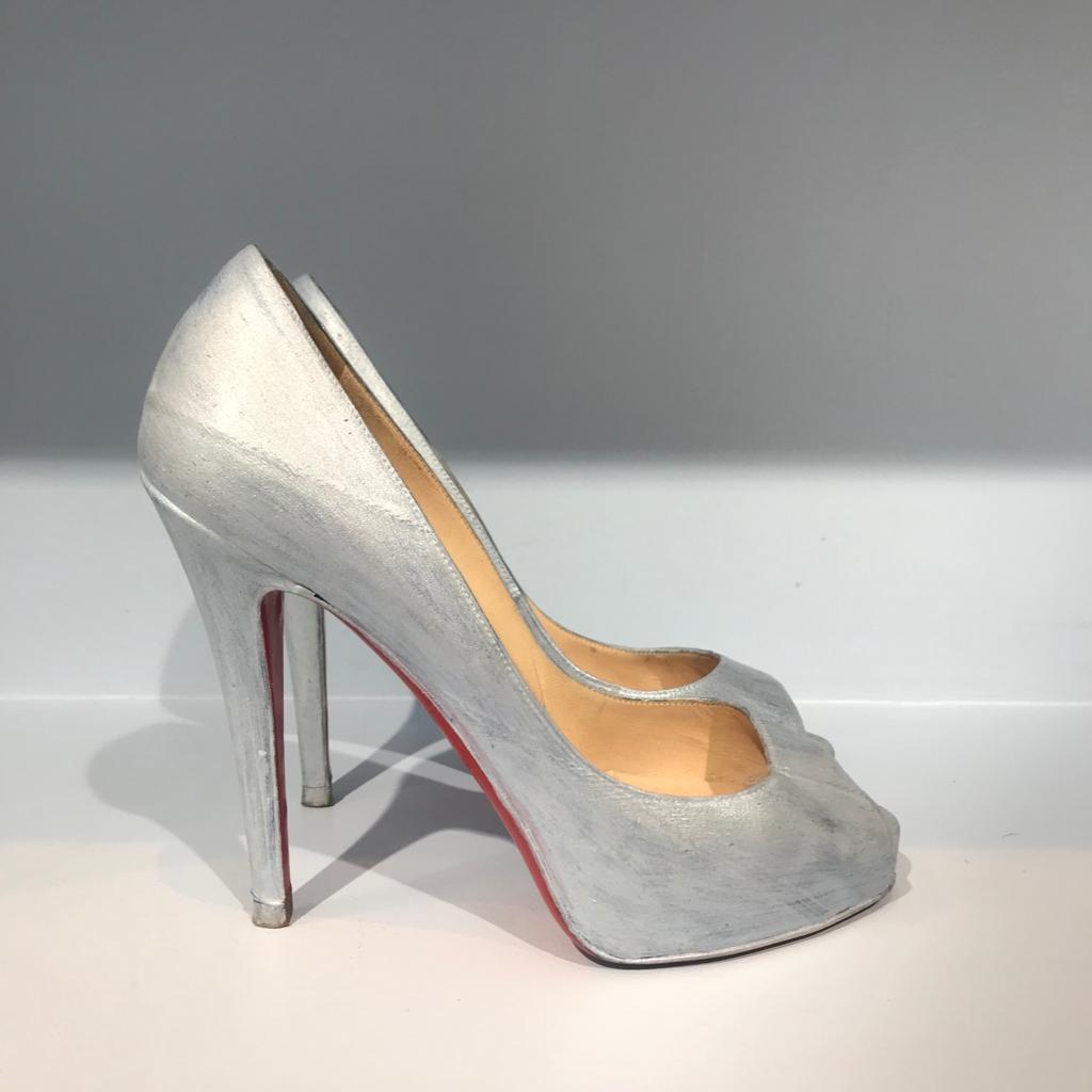 Escarpins Christian Louboutin bleu ciel T.37