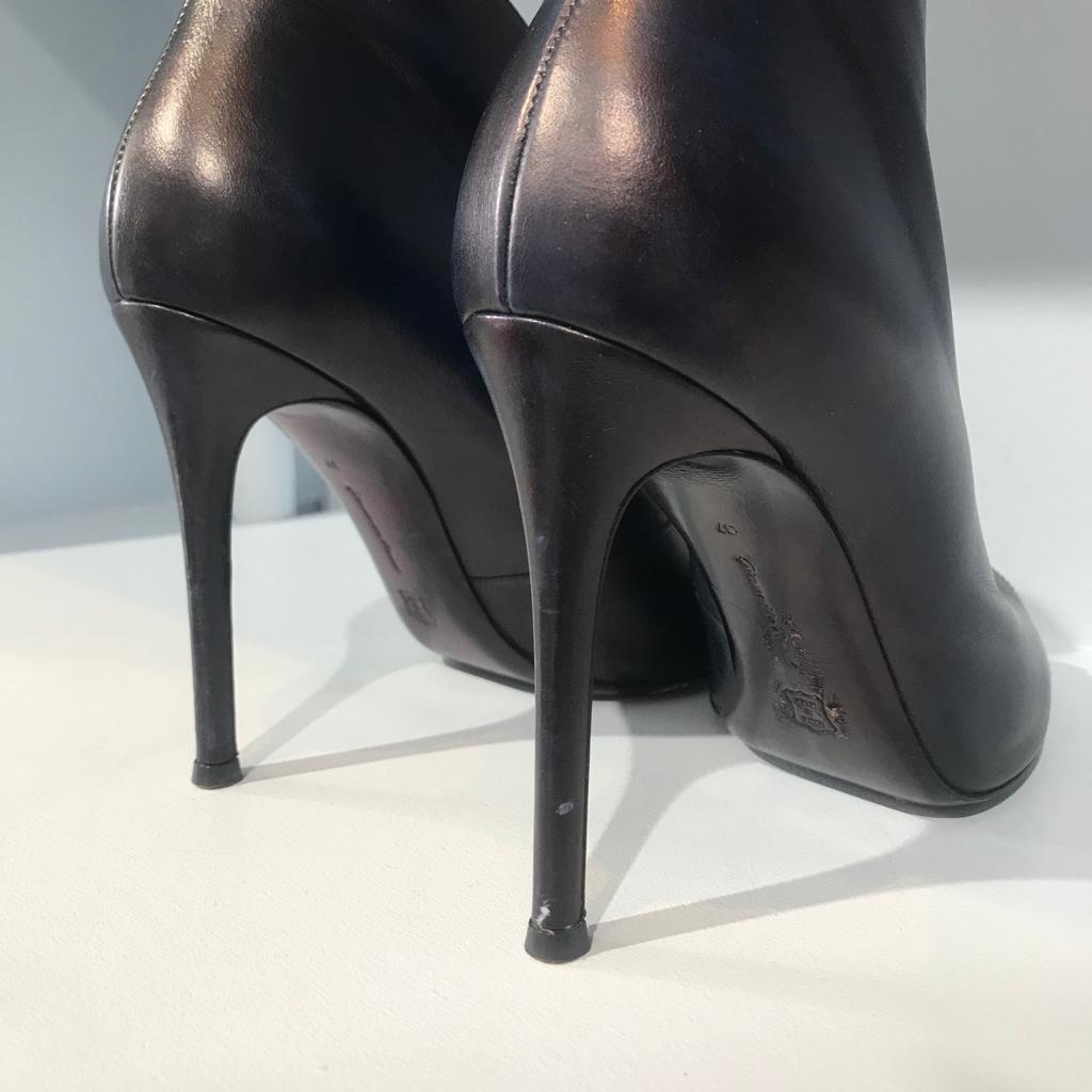 Escarpins Gianvito Rossi bleu marine T.37