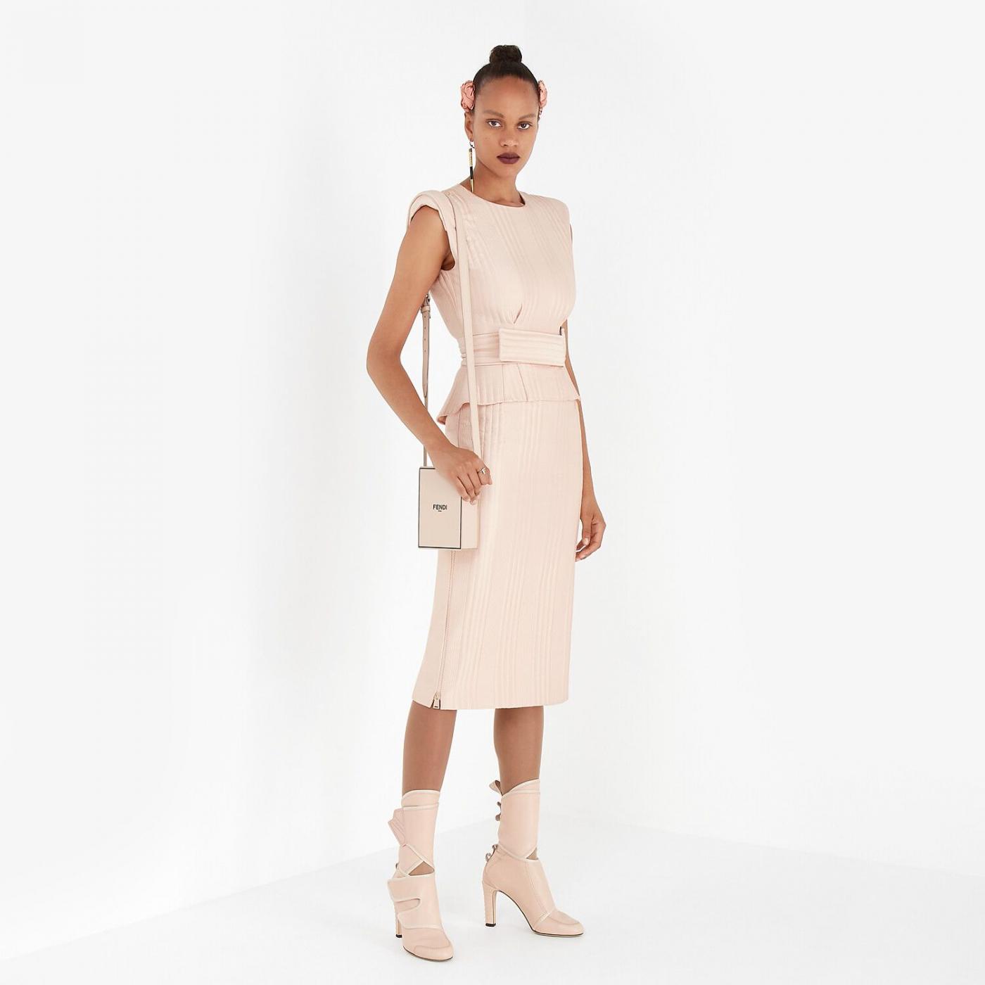 Robe Fendi rose T.34