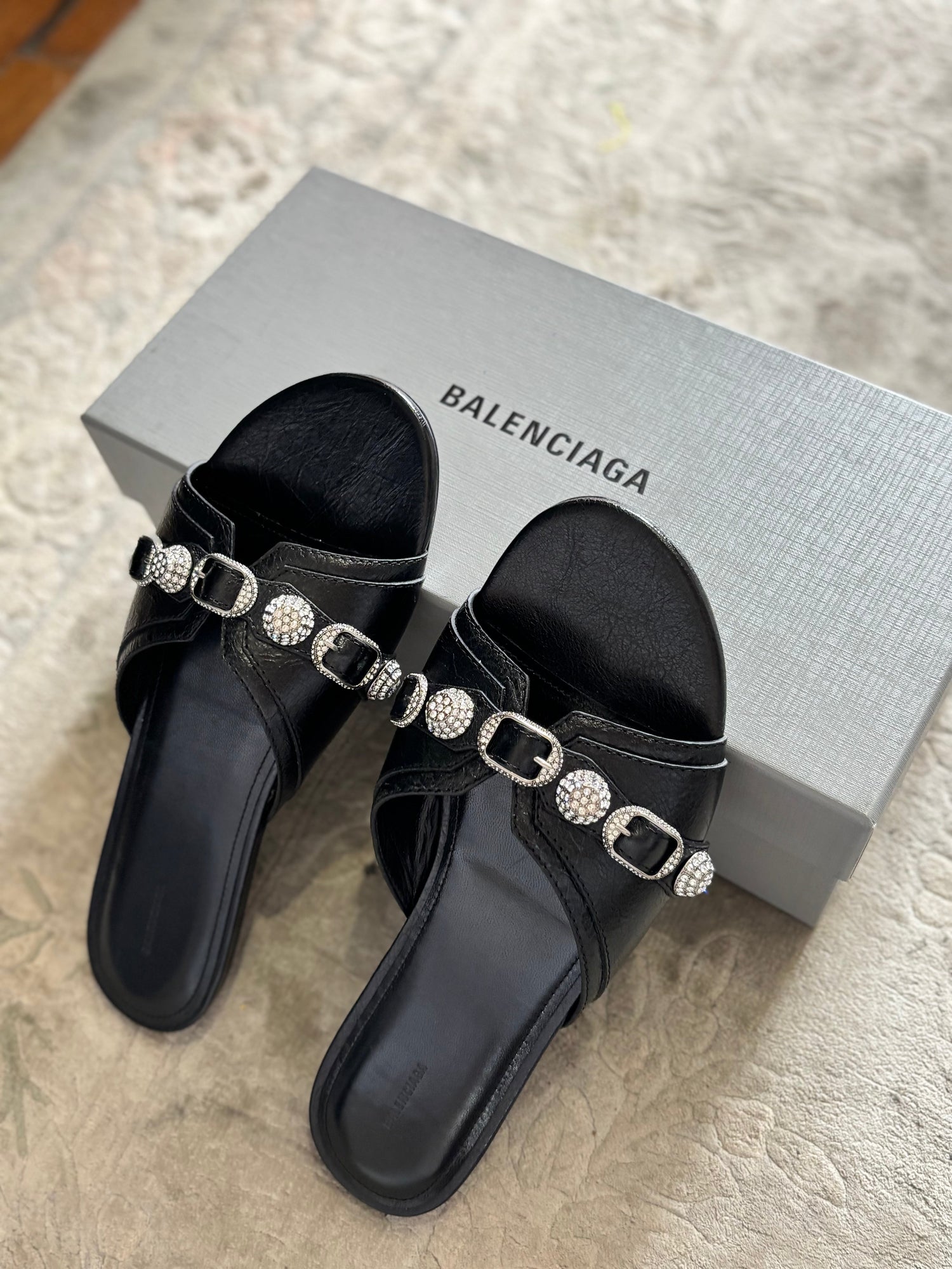 BALENCIAGA