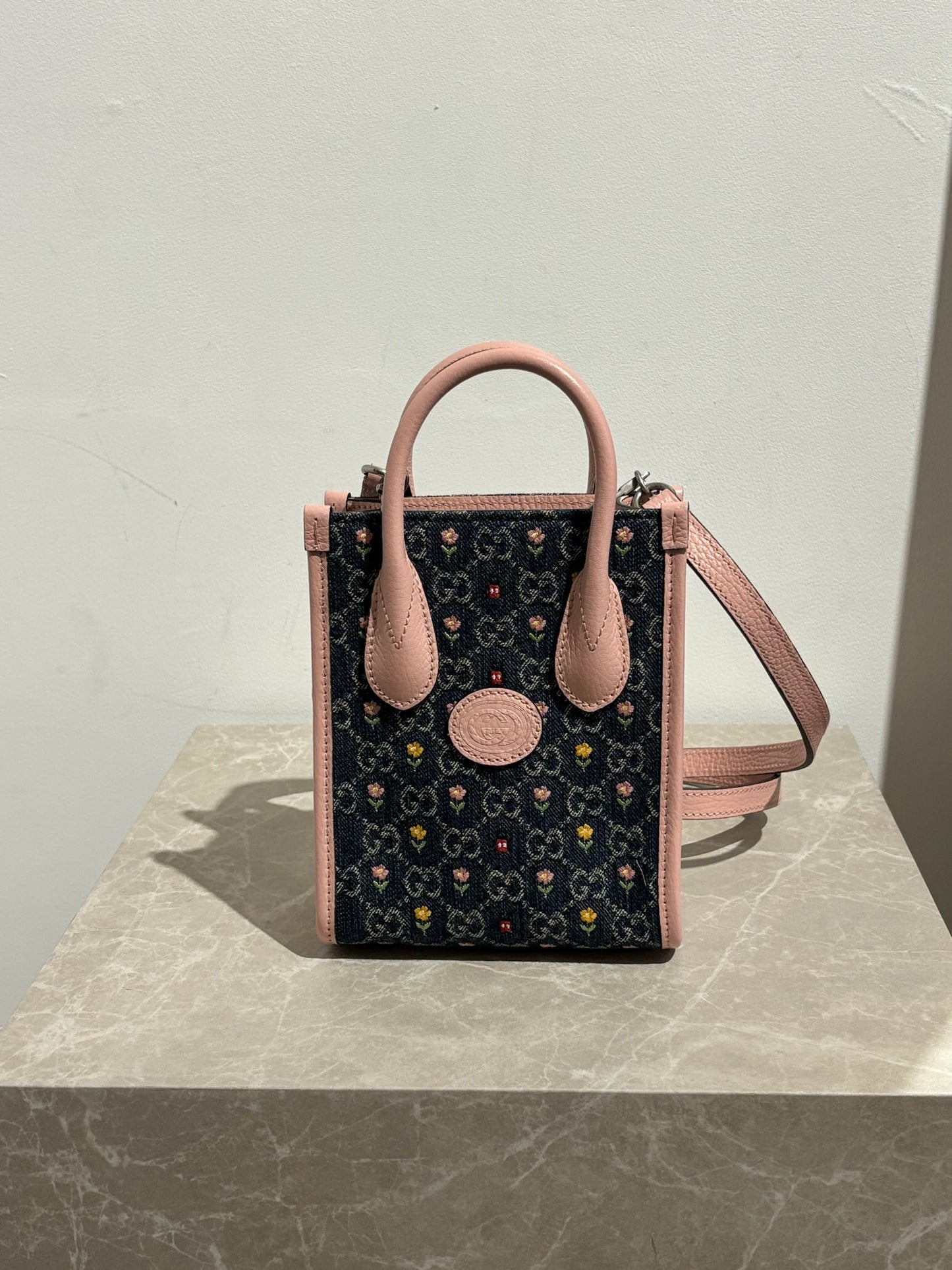 Sac Gucci mini cabas GG Neuf