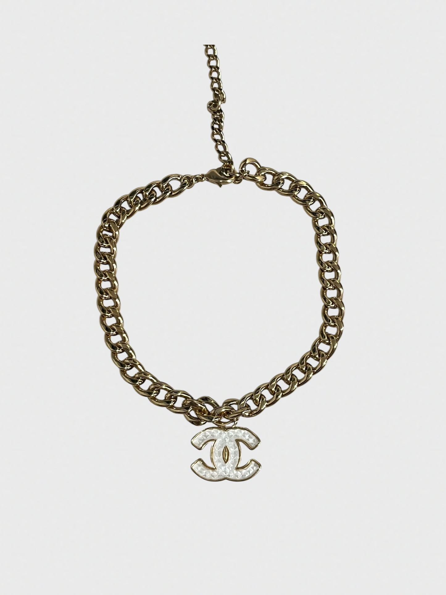 Collier Chanel CC