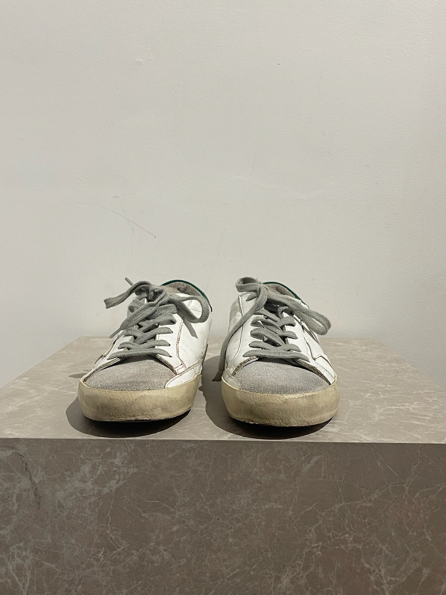 Baskets Golden Goose blanches T.37