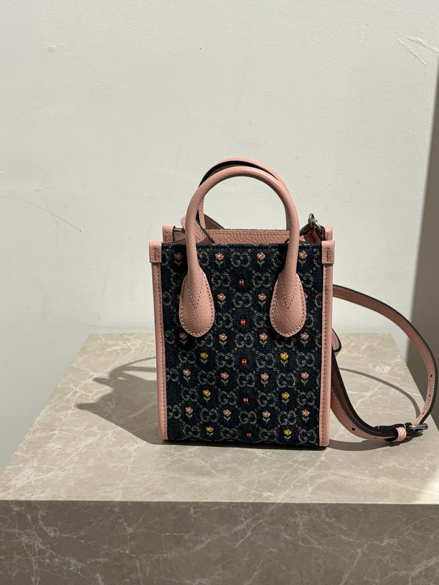 Sac Gucci mini cabas GG Neuf