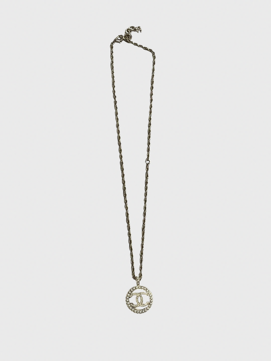 Collier Chanel CC perles