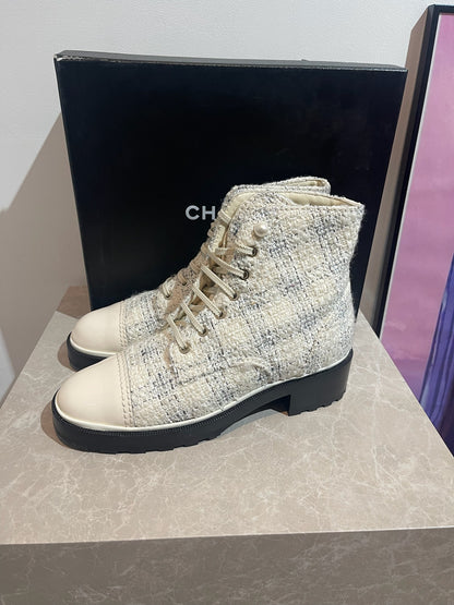Bottines Chanel blanches T.41
