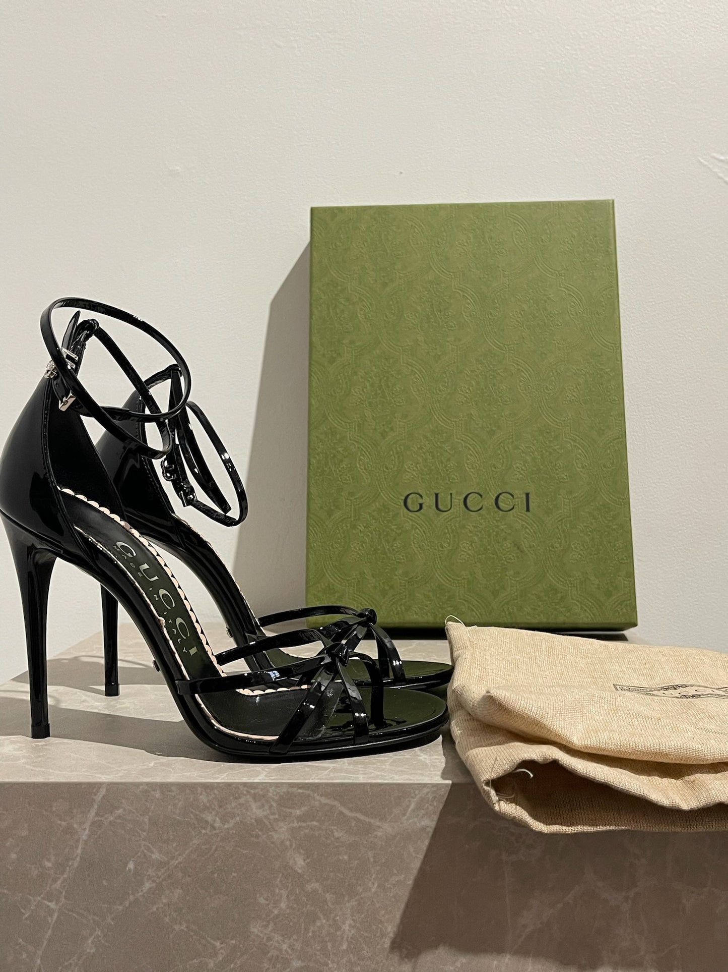 Sandales Gucci noires T.37 NEUVES