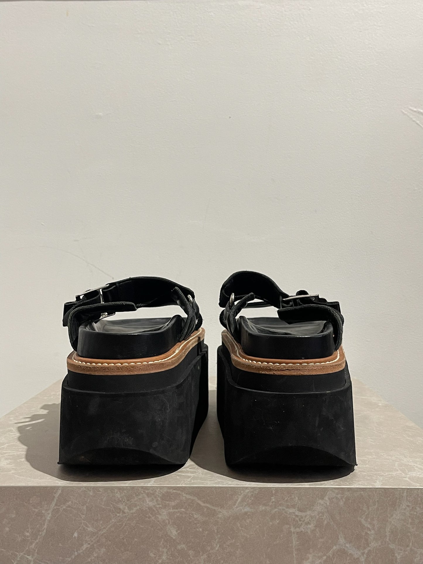 Sandales Sacai noires T.38