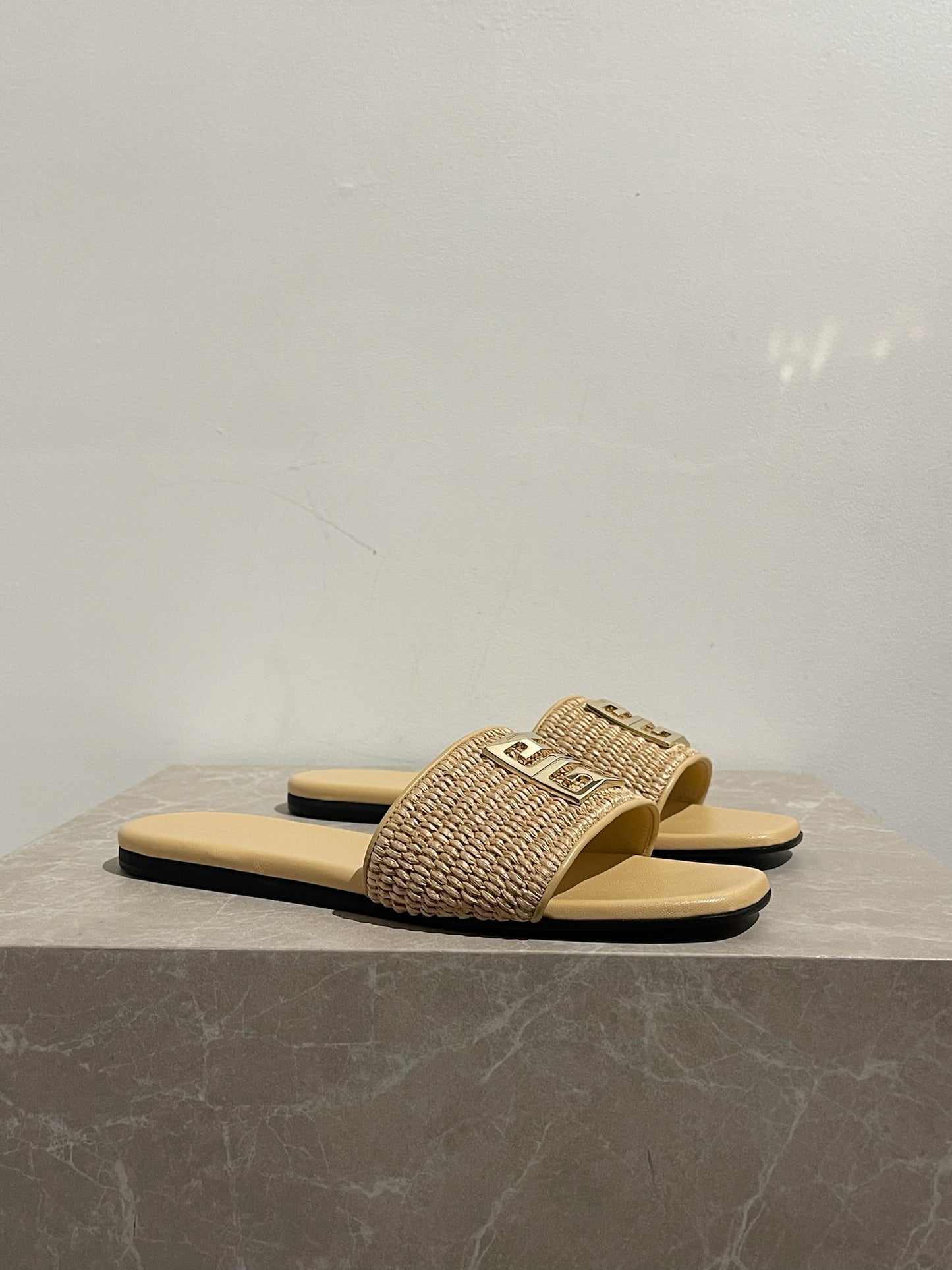 Mules Givenchy beige T.40 NEUVES