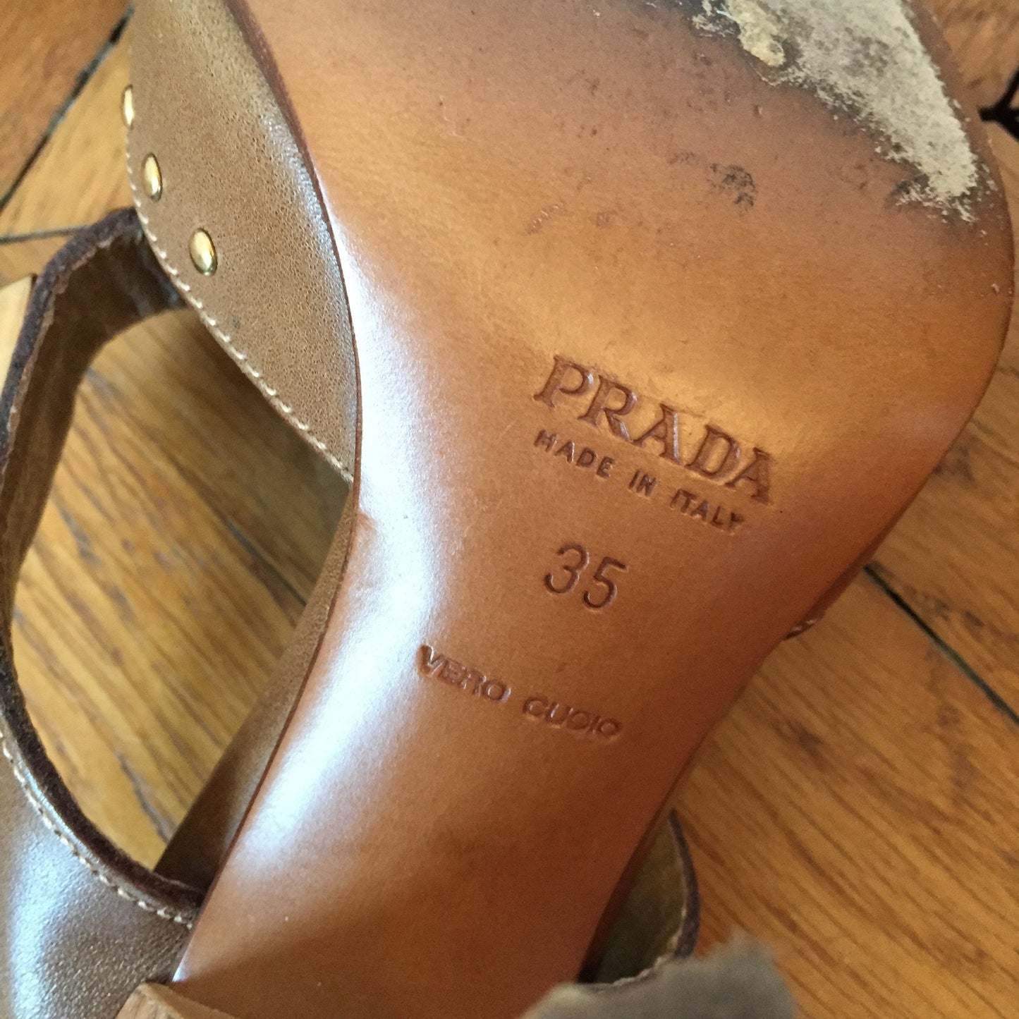 Sandales Prada à clous T.35